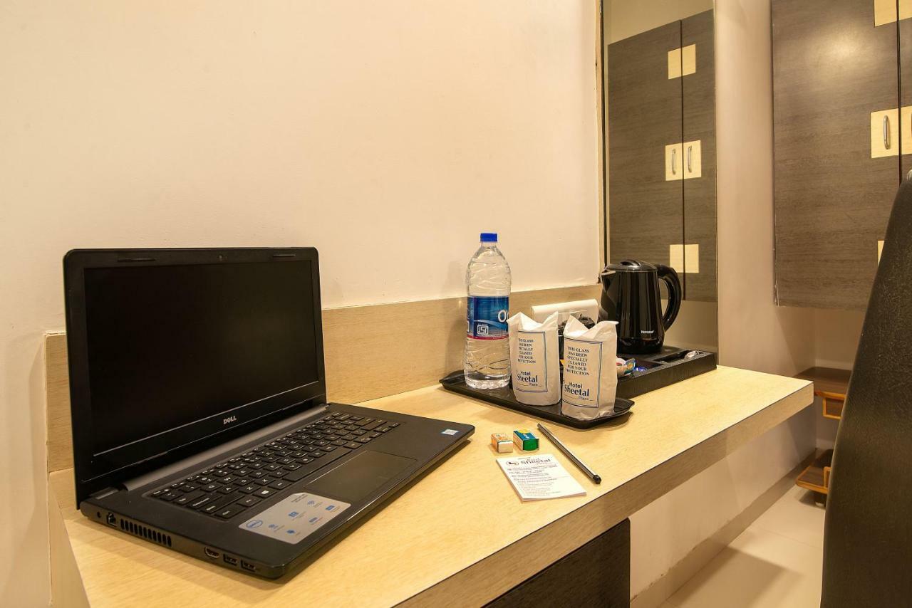 סוראט Hotel Sheetal Plaza מראה חיצוני תמונה