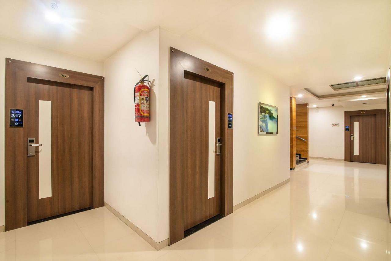 סוראט Hotel Sheetal Plaza מראה חיצוני תמונה