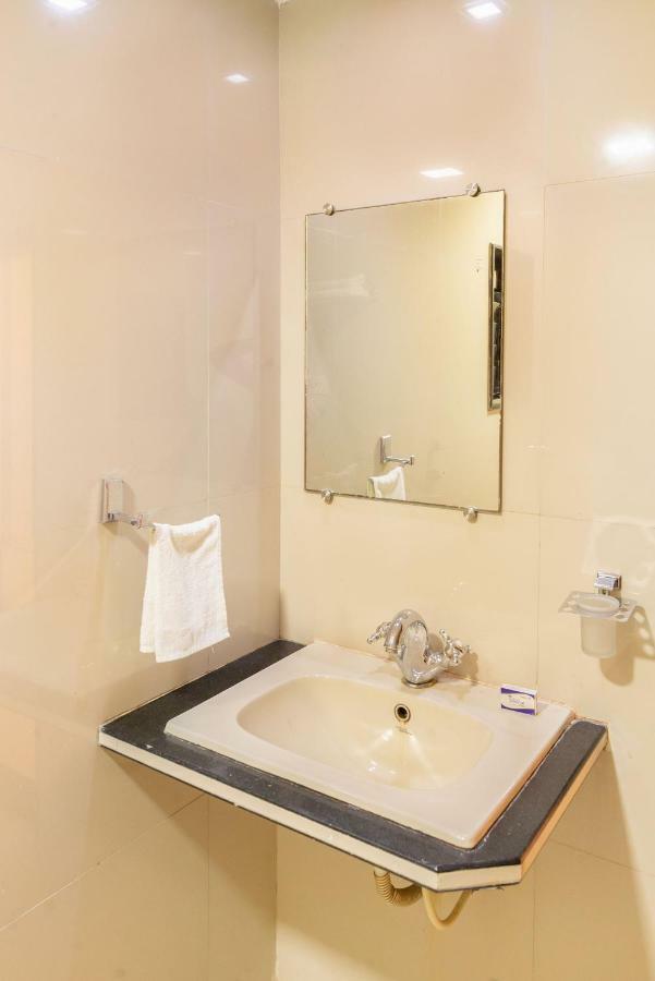 סוראט Hotel Sheetal Plaza מראה חיצוני תמונה