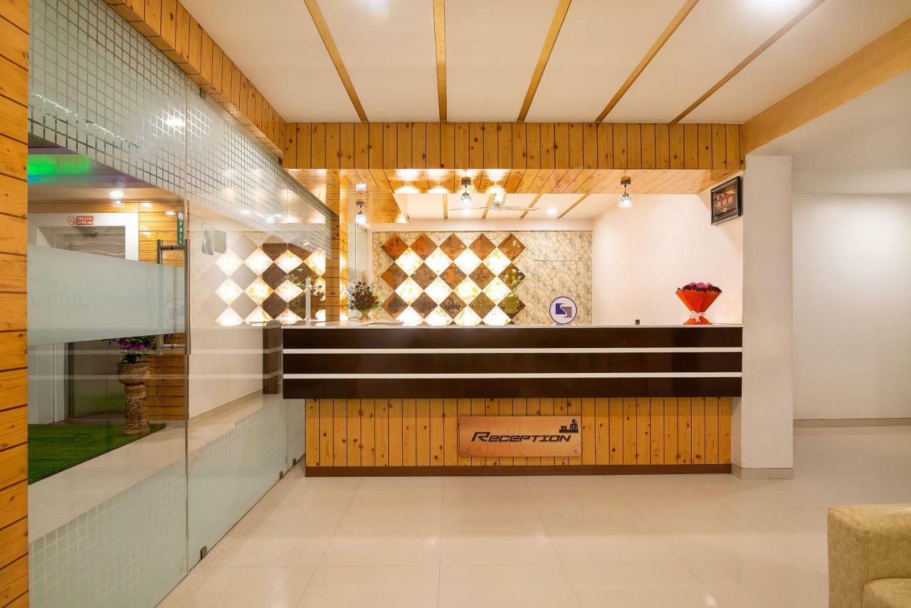 סוראט Hotel Sheetal Plaza מראה חיצוני תמונה