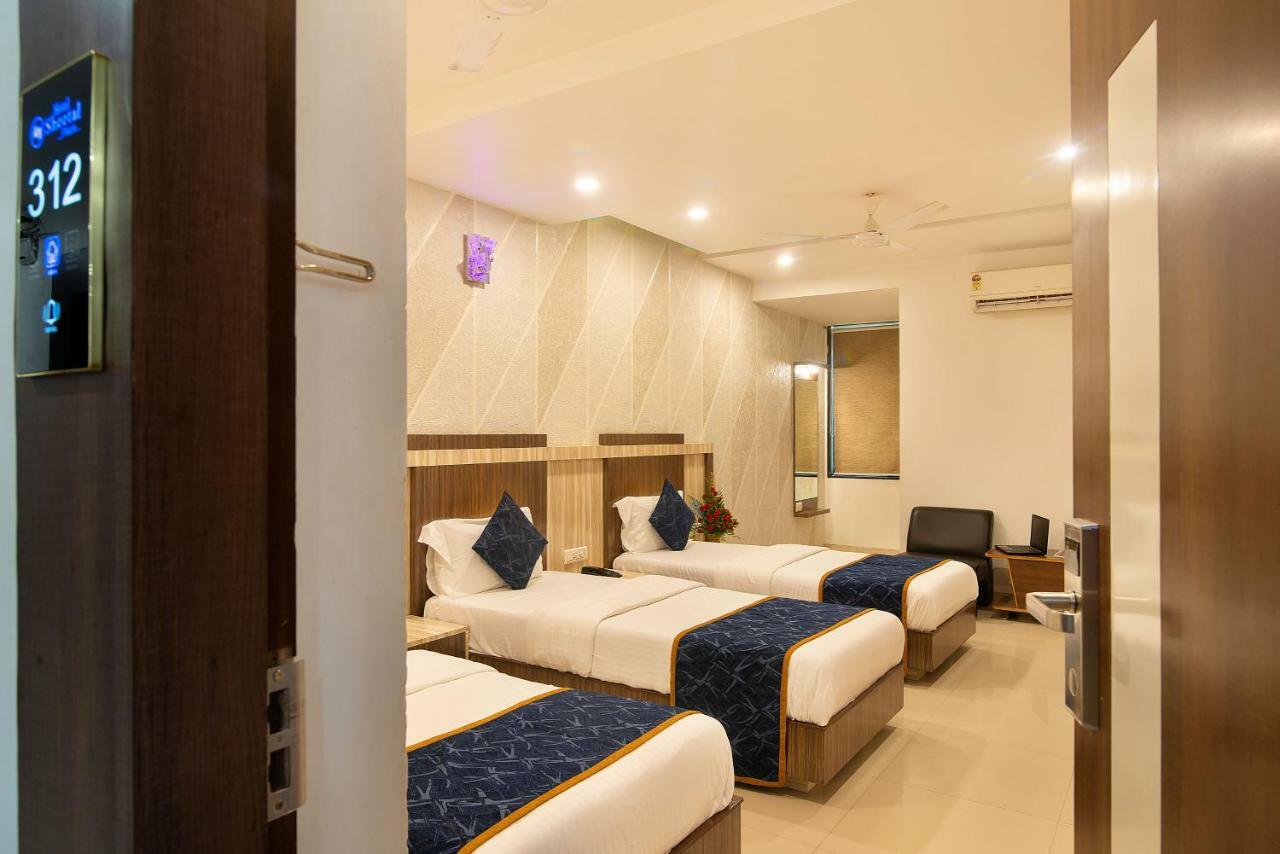 סוראט Hotel Sheetal Plaza מראה חיצוני תמונה