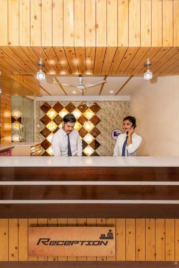 סוראט Hotel Sheetal Plaza מראה חיצוני תמונה