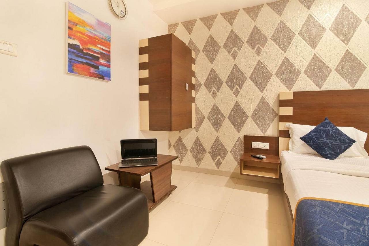 סוראט Hotel Sheetal Plaza מראה חיצוני תמונה