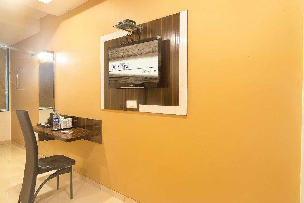 סוראט Hotel Sheetal Plaza מראה חיצוני תמונה