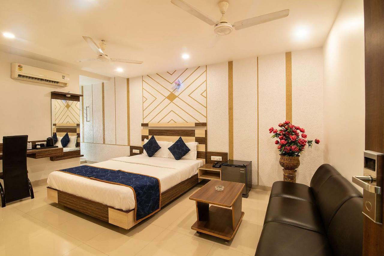 סוראט Hotel Sheetal Plaza מראה חיצוני תמונה