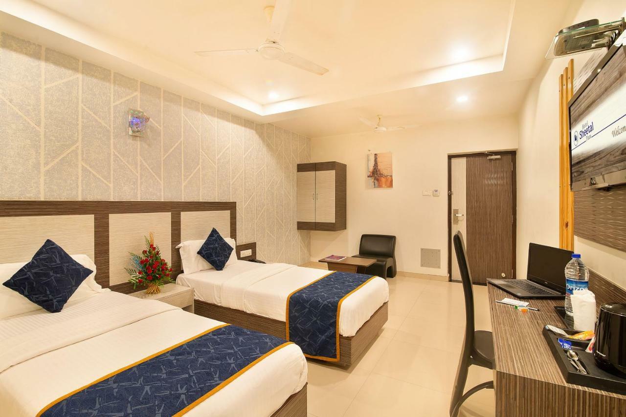 סוראט Hotel Sheetal Plaza מראה חיצוני תמונה