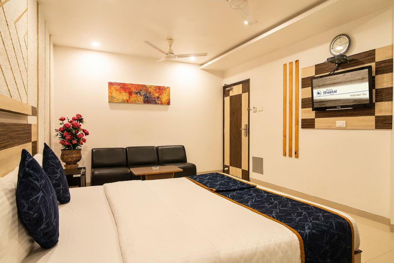 סוראט Hotel Sheetal Plaza מראה חיצוני תמונה