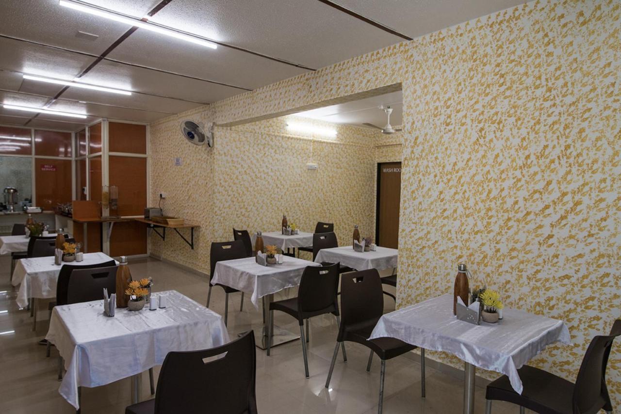 סוראט Hotel Sheetal Plaza מראה חיצוני תמונה